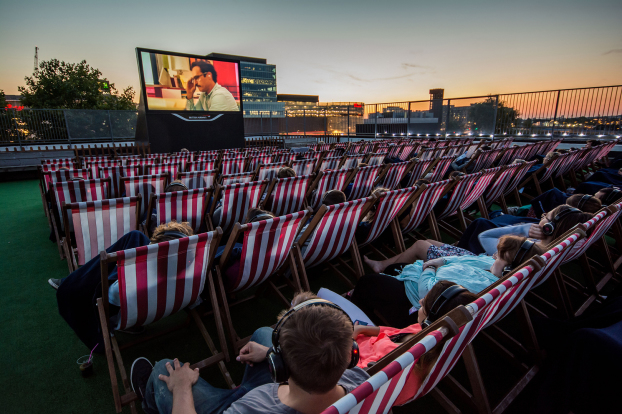 Kopfhörerkino, Kopfhörer Kino, Silent Cinema, Kopfhörer Kino mieten, Silent Events, Open Air Kino, Silent Open Air Kino, Kino mit Kopfhörern