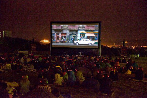 Kopfhörerkino, Kopfhörer Kino, Silent Cinema, Kopfhörer Kino mieten, Silent Events, Open Air Kino, Silent Open Air Kino, Kino mit Kopfhörern