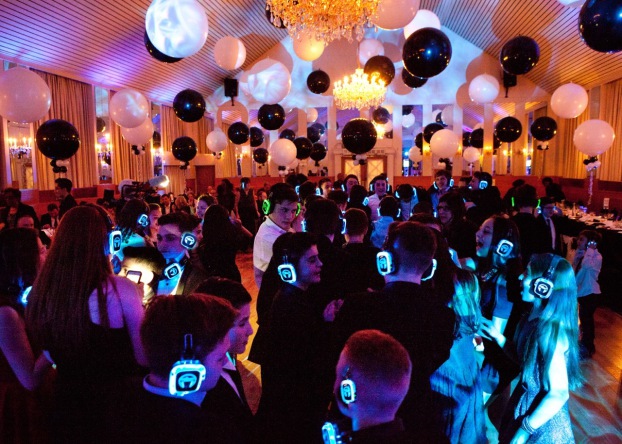 Kopfhörerparty, Kopfhörer Party, Silent Disco, Silent Disco Kopfhörer, Silent Disco mieten, Kopfhörer mieten, Silent Events, Silent Party Aida, kopfhörer hochzeit, kopfhörer wedding