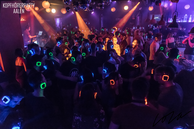 Kopfhörerparty Aalen, Silent Disco Aalen, Kopfhörerparty, Silent Party, kopfhörer party, silent events, Silent Disco, neon lights