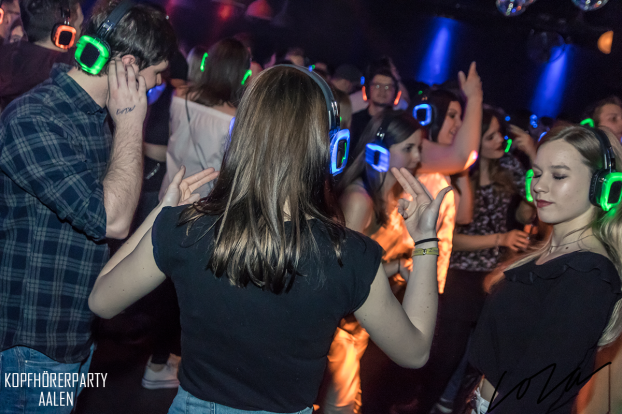 Kopfhörerparty Aalen, Silent Disco Aalen, Kopfhörerparty, Silent Party, kopfhörer party, silent events, Silent Disco, neon lights