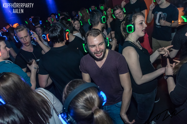 Kopfhörerparty Aalen, Silent Disco Aalen, Kopfhörerparty, Silent Party, kopfhörer party, silent events, Silent Disco, neon lights