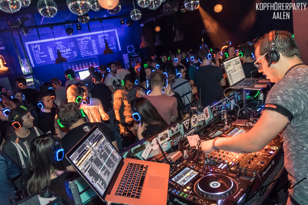 Kopfhörerparty Aalen, Silent Disco Aalen, Kopfhörerparty, Silent Party, kopfhörer party, silent events, Silent Disco, neon lights