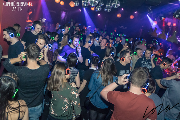 Kopfhörerparty Aalen, Silent Disco Aalen, Kopfhörerparty, Silent Party, kopfhörer party, silent events, Silent Disco, neon lights