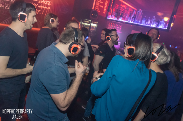 Kopfhörerparty Aalen, Silent Disco Aalen, Kopfhörerparty, Silent Party, kopfhörer party, silent events, Silent Disco, neon lights
