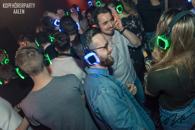 Kopfhörerparty Aalen, Silent Disco Aalen, Kopfhörerparty, Silent Party, kopfhörer party, silent events, Silent Disco, neon lights