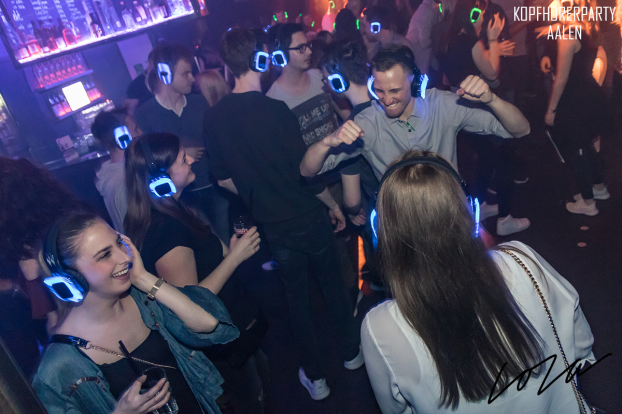 Kopfhörerparty Aalen, Silent Disco Aalen, Kopfhörerparty, Silent Party, kopfhörer party, silent events, Silent Disco, neon lights