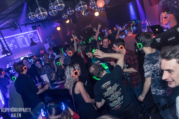 Kopfhörerparty Aalen, Silent Disco Aalen, Kopfhörerparty, Silent Party, kopfhörer party, silent events, Silent Disco, neon lights