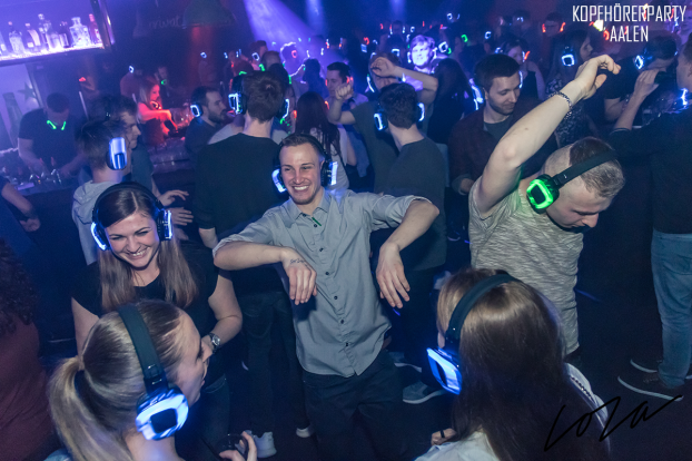 Kopfhörerparty Aalen, Silent Disco Aalen, Kopfhörerparty, Silent Party, kopfhörer party, silent events, Silent Disco, neon lights