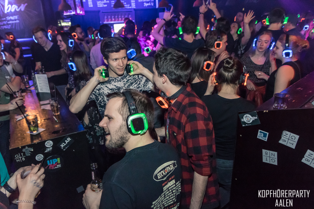 Kopfhörerparty Aalen, Silent Disco Aalen, Kopfhörerparty, Silent Party, kopfhörer party, silent events, Silent Disco, neon lights