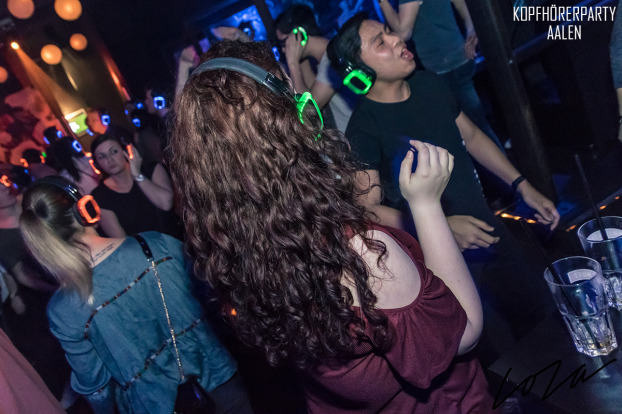 Kopfhörerparty Aalen, Silent Disco Aalen, Kopfhörerparty, Silent Party, kopfhörer party, silent events, Silent Disco, neon lights