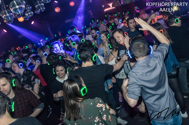 Kopfhörerparty Aalen, Silent Disco Aalen, Kopfhörerparty, Silent Party, kopfhörer party, silent events, Silent Disco, neon lights