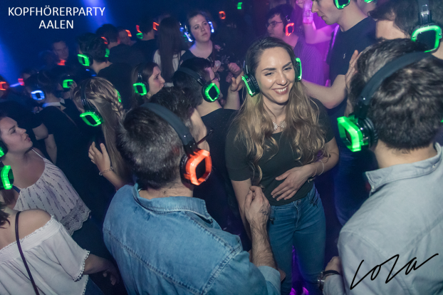 Kopfhörerparty Aalen, Silent Disco Aalen, Kopfhörerparty, Silent Party, kopfhörer party, silent events, Silent Disco, neon lights