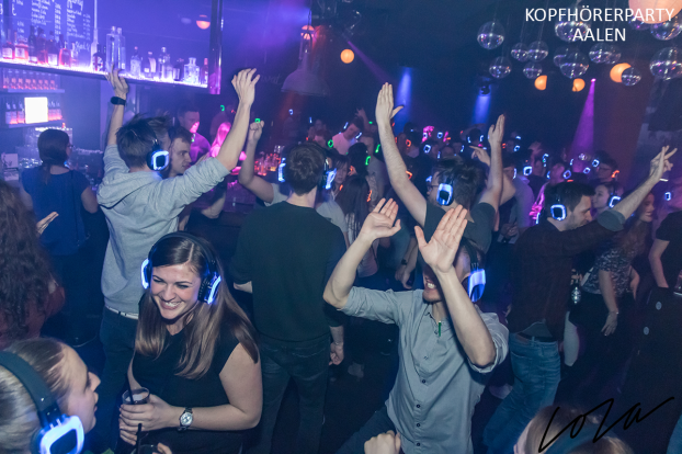 Kopfhörerparty Aalen, Silent Disco Aalen, Kopfhörerparty, Silent Party, kopfhörer party, silent events, Silent Disco, neon lights